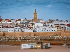 Rabat capitale mondiale du livre UNESCO 2026 : la culture marocaine en lumière Rabat UNESCO World Book Capital 2026: Moroccan family exploring historical city