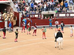 Le Festival ESMAR soutenu par la Fondation des Trois Cultures : un événement culturel unique à Madrid pour les Maghrébins en diaspora Maghrebi festival crowd enjoying traditional music and dance in Madrid