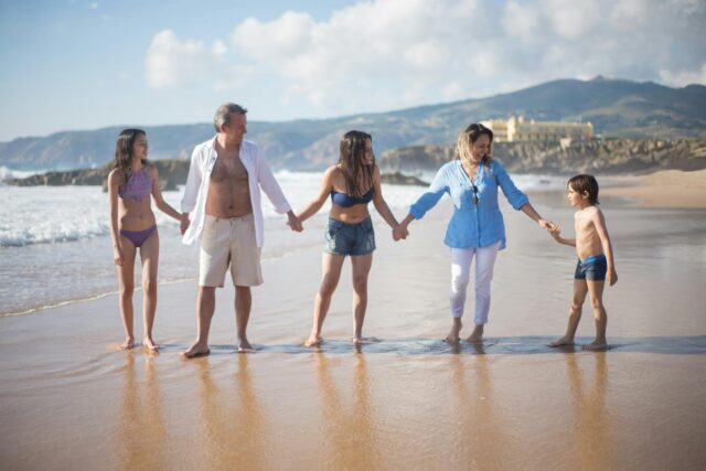 famille voyagant en Algérie avec passports et visa