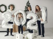 Célébrer Yennayer : Une aperçu sur les traditions du Nouvel An amazigh Family celebrating Yennayer, a traditional Berber New Year