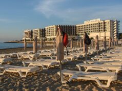 Tunisie : la nouvelle rivale du Maroc pour le tourisme en 2025 selon la presse française Tunisian beach resort attracting international tourists in 2025