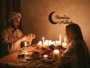 Partage de la culture via la cuisine : Ramadan et Cuisine de Carême réunissent chrétiens et musulmans Christian and Muslim families enjoying a shared meal during Ramadan and Easter