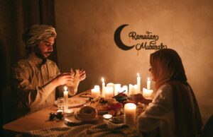 Partage de la culture via la cuisine : Ramadan et Cuisine de Carême réunissent chrétiens et musulmans Christian and Muslim families enjoying a shared meal during Ramadan and Easter