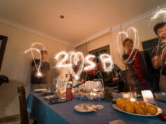 Fin du Ramadan 2026 : la date de l’Aïd el-Fitr, la grande fête musulmane, désormais connue Famille maghrébine célébrant l'Aïd el-Fitr après le Ramadan 2026