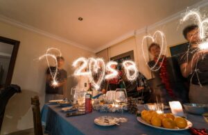 Fin du Ramadan 2026 : la date de l’Aïd el-Fitr, la grande fête musulmane, désormais connue Famille maghrébine célébrant l'Aïd el-Fitr après le Ramadan 2026
