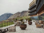 Le nouvel hôtelier The NINE Lifestyle Experience : une révolution dans le monde de l’hôtellerie tunisien Luxurious Tunisian hotel The NINE Lifestyle Experience with mountain views, blending tradition and modernity