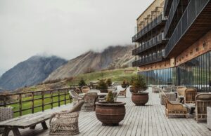 Le nouvel hôtelier The NINE Lifestyle Experience : une révolution dans le monde de l’hôtellerie tunisien Luxurious Tunisian hotel The NINE Lifestyle Experience with mountain views, blending tradition and modernity