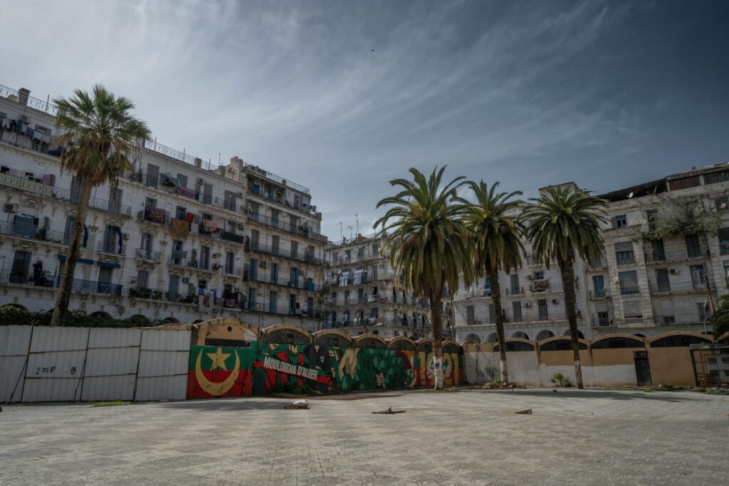 Voyage en Algérie : l’humoriste français partage son expérience comique