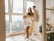 L’augmentation de la consommation de gaz naturel au Maroc grâce à l’exploitation du Maghreb-Europe : un nouvel élan pour le développement économique marocain Famille au lit avec gaz naturel chauffant l'habitation, Maroc