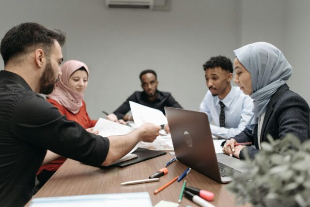 Maroccan parents discussing shared custody at a table