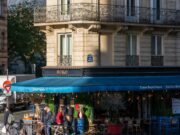 Rechta revisitée et farandoles de bourek : la gastronomie algérienne s’embourgeoise à Paris Algerian family enjoying traditional rechta and bourek dishes at a Parisian restaurant