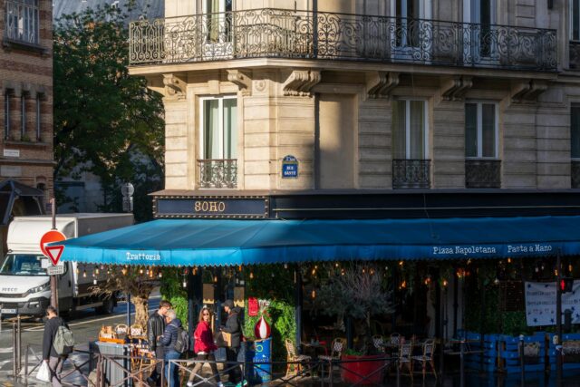 Algerian family enjoying traditional rechta and bourek dishes at a Parisian restaurant