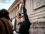 Perpignan en colère : Santé publique au cœur des préoccupations après le voyage au Maghreb Protest in Perpignan city square over Covid-19 cases linked to travel to Maghreb countries