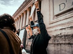 Perpignan en colère : Santé publique au cœur des préoccupations après le voyage au Maghreb Protest in Perpignan city square over Covid-19 cases linked to travel to Maghreb countries