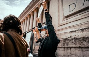 Perpignan en colère : Santé publique au cœur des préoccupations après le voyage au Maghreb Protest in Perpignan city square over Covid-19 cases linked to travel to Maghreb countries