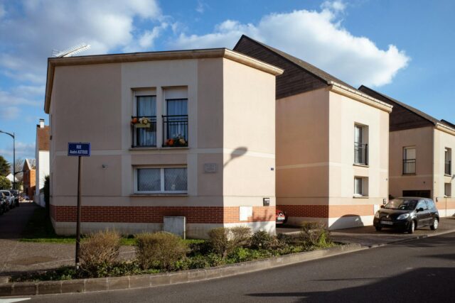 Maghrebin family living in France with a map of Maghreb and France