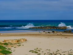 Transition écologique du tourisme : Le Maroc dans le programme iCOAST Woman enjoying eco-friendly Moroccan beach resort in iCOAST program