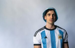 Hakimi à Lens : deux passes décisives pour le Maroc en Coupe du Monde de football Achraf Hakimi en action pour l'équipe de Maroc à la Coupe du Monde 2022 en France