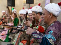 Kabareh Cheikhats : Transformant la tradition au Maroc : Perception de la musique chaâbi Moroccan musicians performing Kabareh Cheikhats, traditional instruments on stage