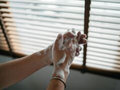 Ablutions interdites dans les avions : consignes spécifiques pour les pèlerins en avion d’Air Algérie Pèlerin en avion prenant ses ablutions interdites