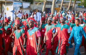 Kidnapping de 28 personnes lors d’une fête musulmane au Nigeria : comment les familles concernées gèrent cette tragédie 28 people kidnapped during Nigerian Muslim festival, families in distress
