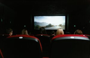 Projection cinématographique de l’Algérie du sud : découvrez le film Projection de film sur l'Algérie du Sud: paysages, histoire et culture