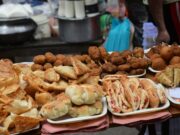 Recettes gourmandes pour Ramadan 2026 : idées de plats innovants Maghreb family enjoying innovative Ramadan dishes