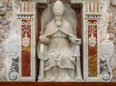 Le voyage du Pape Léon XIV en Algérie : implications culturelles et historiques Pape Leon XIV en visite en Algerie, rassemblement de fidèles à la mosquée