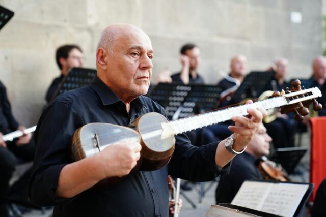Sid Ali Driss performing chaabi music in Tunisia