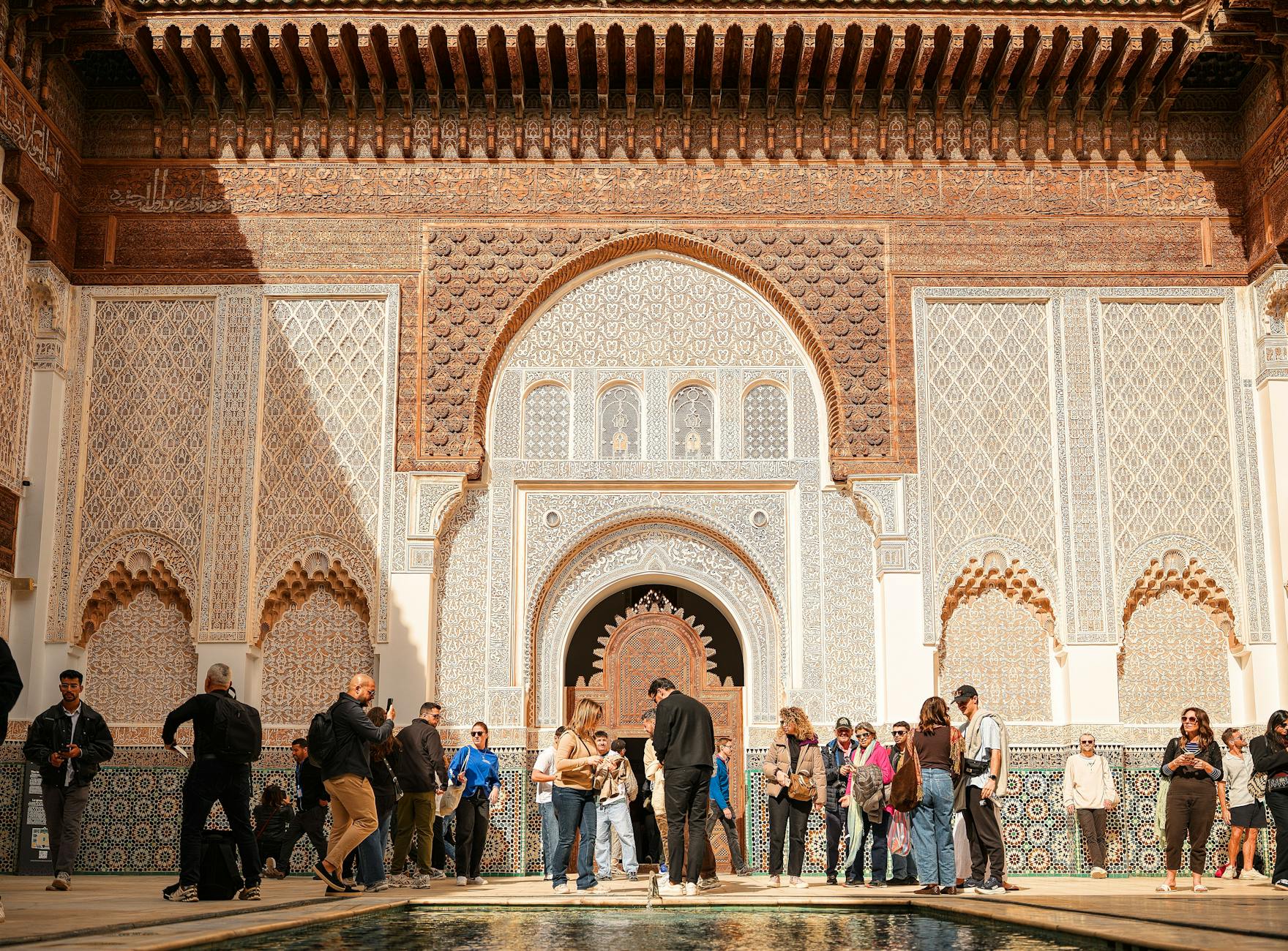 Tourist declaring money at a Moroccan bank