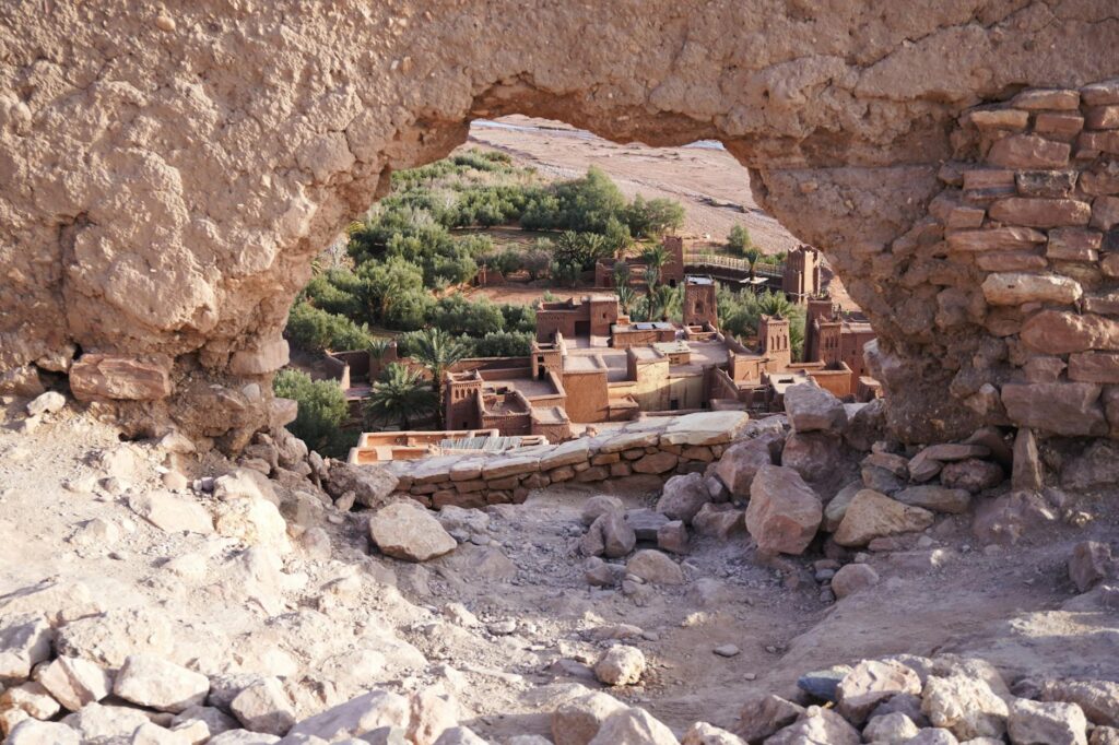 Aït Ben Haddou, la cité médiévale enchantée du Maroc : un trésor préservé des massifs tourisme dans le sud du pays