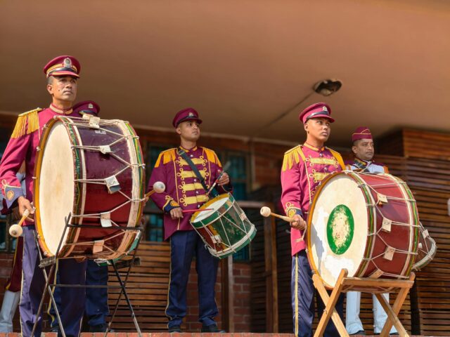 Groupe de musiciens Kabareh Cheikhats jouant de l'aïta marocaine
