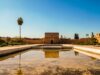 Les vacanciers français se tournent vers le Maroc pour échapper à l’inflation et à la guerre Français en famille voyageant à Marrakech pour leur vacance budget