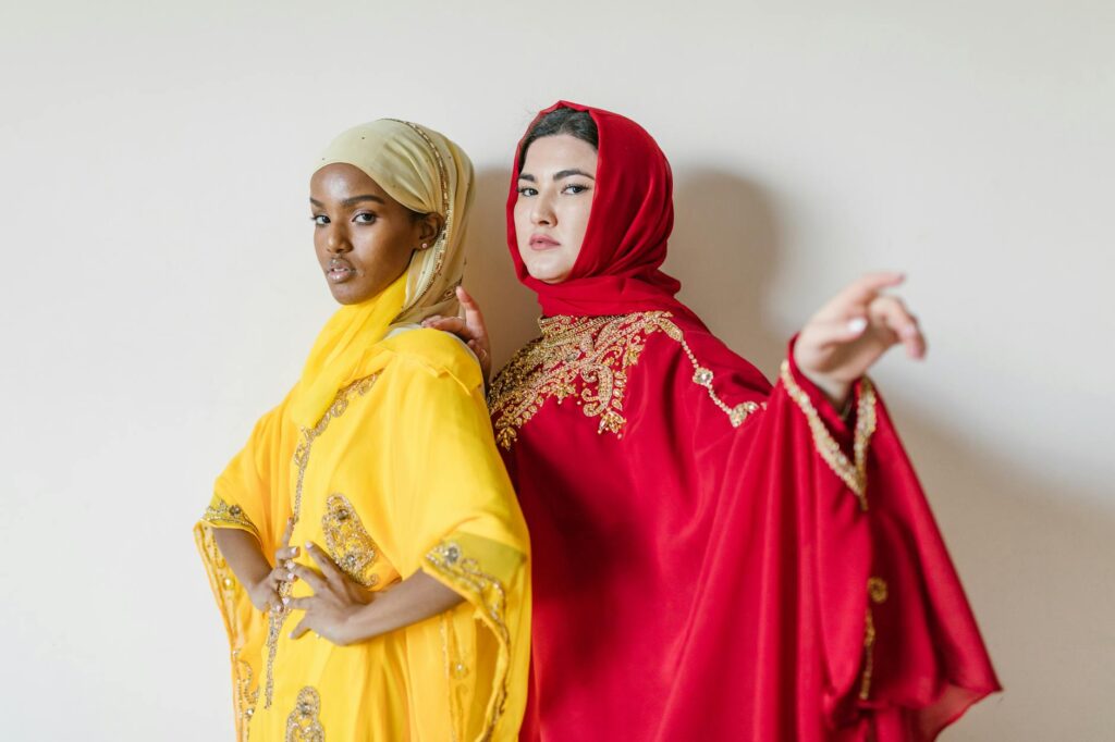 Modernes tenues et accessoires pour femme maghrébine : entre tradition et style contemporain