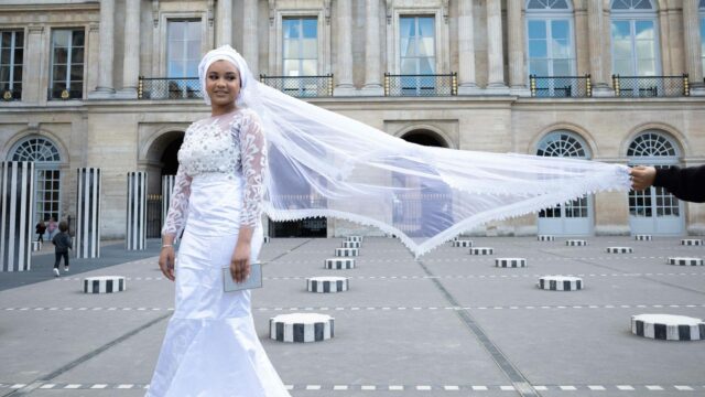 Zahira Tigtate célèbre Yennayer en France avec des costumes traditionnels et décors amazighes