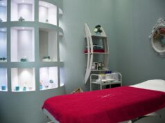 Découvrez les joyaux cachés de Paris : nos 5 Spas préférés pour vous recharger Luxurious spa interior with Parisian architecture and guests relaxing