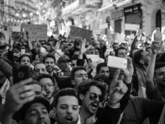 Pape François appelle à la société civile libre en Algérie contre le ressentiment Pope Francis speaking at a rally for free civil society in Algeria