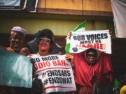Les Mères de Chibok : les défenseurs inlassables de l’éducation des enfants nigérians Mères de Chibok protestant pour la libération et l'éducation des enfants nigériens