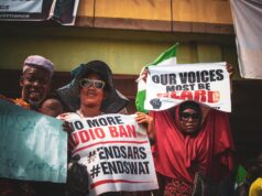 Les Mères de Chibok : les défenseurs inlassables de l’éducation des enfants nigérians Mères de Chibok protestant pour la libération et l'éducation des enfants nigériens