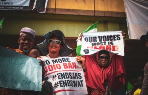 Les Mères de Chibok : les défenseurs inlassables de l’éducation des enfants nigérians Mères de Chibok protestant pour la libération et l'éducation des enfants nigériens