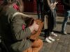 Du chaâbi des foyers au rap des cités : une musique maghrébine vivante en France Artiste de musique maghrébine sur scène en France