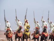 Maroc : Garde partagée autorisée par le nouveau Code de la Famille – Une victoire pour les droits des femmes Moroccan family celebrating new shared custody law