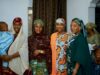 Nigeria: Mères de Chibok, leur lutte pour l’éducation de leurs enfants Mères de Chibok réunies autour d'une table en train de discuter sur l'éducation de leurs enfants