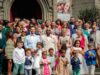 Le mariage traditionnel maghrébin en France : un guide pratique pour les époux Famille algérienne en tenue traditionnelle au mariage maghrébin en France