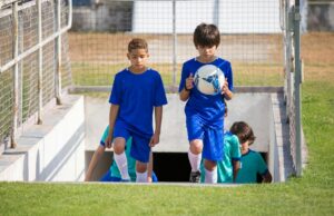 CAN U17 Maroc 26 : Focus et concentration en mode crescendo pour atteindre le sommet Young Moroccan soccer players training intensely for the CAN U17 final