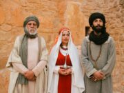 La mode traditionnelle marocaine : en hommage à Samira Haddouchi Samira Haddouchi en robe traditionnelle marocaine avec un fouqa