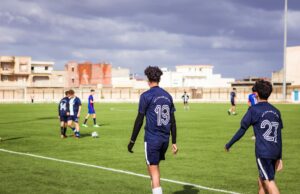 CAN U17 Maroc : un guide pour suivre le parcours de l’équipe nationale Equipe nationale marocaine des moins de 17 ans en train de jouer au football