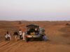 Le Maroc, première destination touristique africaine : pourquoi cette attraction continue d’augmenter Famille sur camel en Sahara marocain, médinas au fond