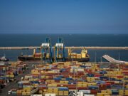 Le Corinthian accoste à Alger : un événement maritime historique incontournable pour les lecteurs maghrébins de la diaspora Corinthian ship docking at the port of Algiers, gathering Maghrebi diaspora members