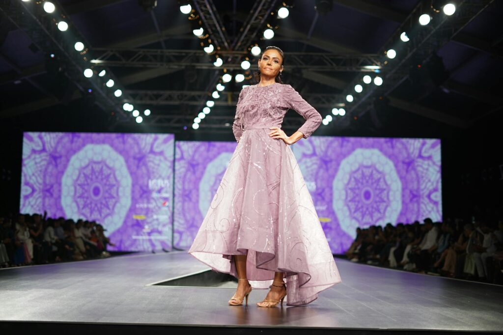 Fashion Week Tunis : les créations fluides de Fatma Ben Abdallah en vogue